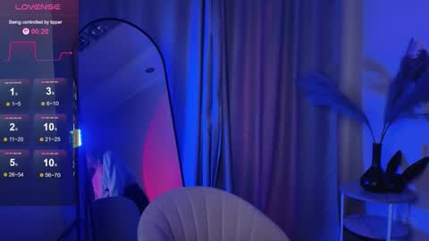 Snapshot of aishiro chatting on 09.11.25 aishiro online show from 09.11.25