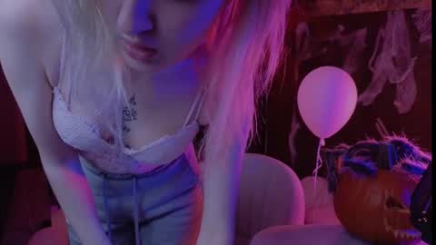 Snapshot of aishiro chatting on 10.27.25 aishiro online show from 10.27.25