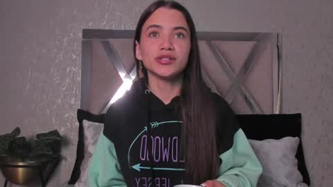 Snapshot of aitana_baker_ chatting on 02.06.25 little aitana online show from 02.06.25