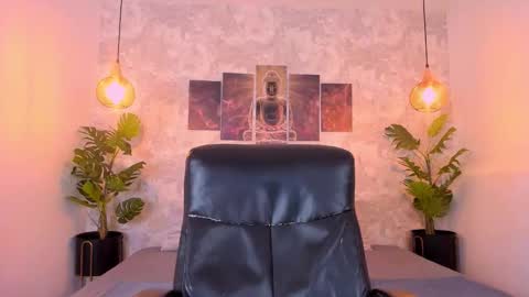 little aitana  online show from 12.18.25