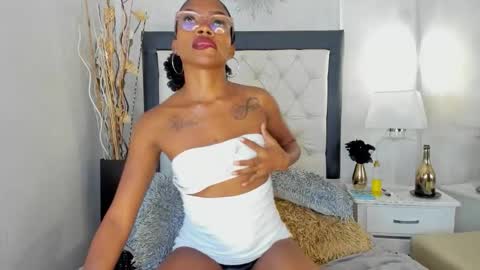 Snapshot of aitanabhele chatting on 11.07.25 Aitana online show from 11.07.25