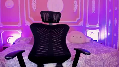 Snapshot of aitanajohns chatting on 10.18.25 Aitana online show from 10.18.25