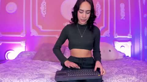 Snapshot of aitanajohns chatting on 10.20.25 Aitana online show from 10.20.25