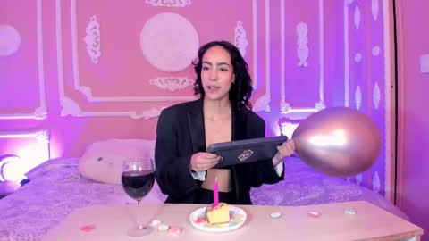 Snapshot of aitanajohns chatting on 10.22.25 Aitana online show from 10.22.25