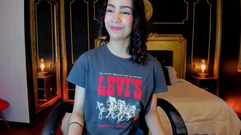 Snapshot of aitanajohns chatting on 12.15.25 Aitana online show from 12.15.25