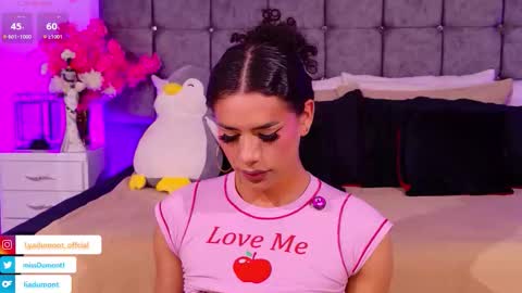 Queen Dumont   online show from 02.20.26