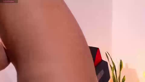 Queen Dumont   online show from 03.12.26