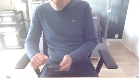 Snapshot of aixcited chatting on 04.10.26 aixcited online show from 04.10.26