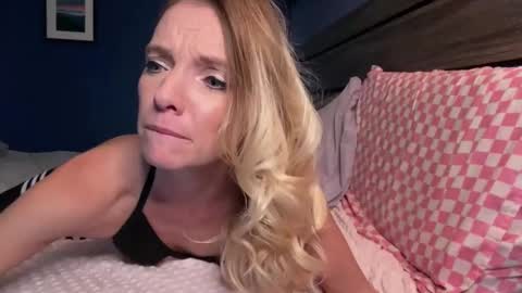 Snapshot of ajmiller25 chatting on 12.20.25 AJ online show from 12.20.25