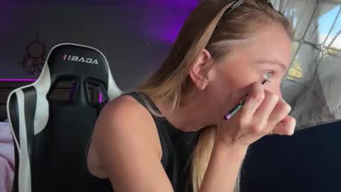 Snapshot of ajmiller25 chatting on 03.04.26 AJ online show from 03.04.26