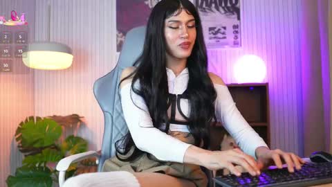 Snapshot of akame_s chatting on 03.10.25             online show from 03.10.25