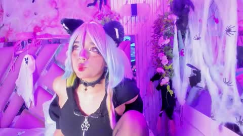 Snapshot of akane_hikari_ chatting on 11.19.25 akane hikari online show from 11.19.25