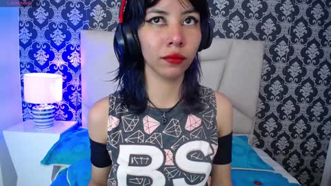 A K A N E  U W U online show from 12.10.24