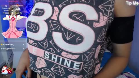 A K A N E  U W U online show from 12.10.24