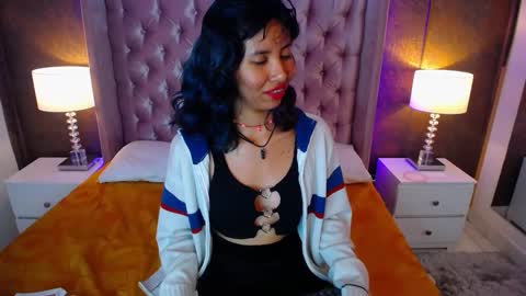 A K A N E  U W U online show from 03.07.25