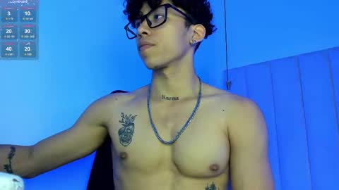 Snapshot of akazaboy chatting on 03.08.25 akazaboy online show from 03.08.25