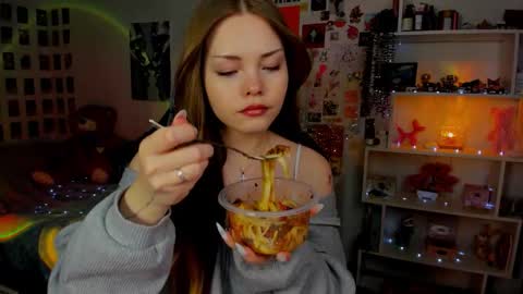 Snapshot of akirakatsu chatting on 03.08.26 Akira online show from 03.08.26