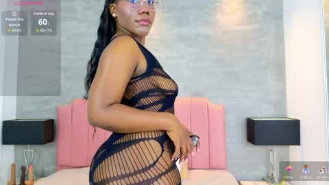 Snapshot of alaia_colins chatting on 05.06.26 alaia_colins online show from 05.06.26