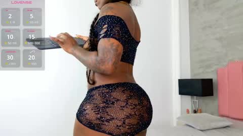 Snapshot of alaia_colins chatting on 05.27.26 alaia_colins online show from 05.27.26
