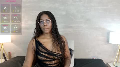Snapshot of alaia_colins chatting on 06.10.26 alaia_colins online show from 06.10.26