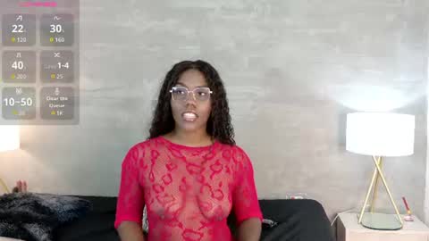 Snapshot of alaia_colins chatting on 06.11.26 alaia_colins online show from 06.11.26