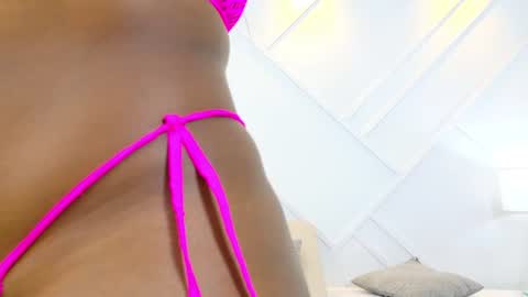 Snapshot of alaia_colins chatting on 06.26.26 alaia_colins online show from 06.26.26