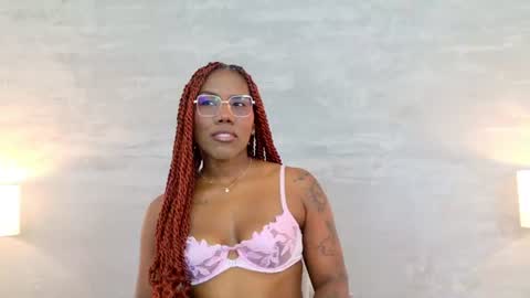 Snapshot of alaia_colins chatting on 07.18.26 alaia_colins online show from 07.18.26
