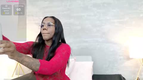 Snapshot of alaia_colins chatting on 08.08.26 alaia_colins online show from 08.08.26