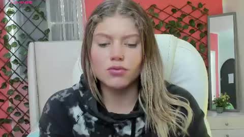Snapshot of alaia_greyy chatting on 06.19.26 Alaia online show from 06.19.26