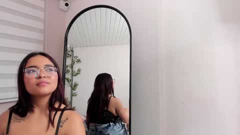 Snapshot of alaia_soto chatting on 03.05.25 alaia_soto online show from 03.05.25