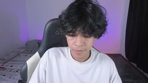 Snapshot of alan18n chatting on 11.22.25 alan18n online show from 11.22.25