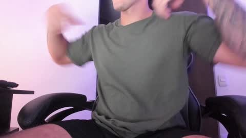 Snapshot of alan_muscle chatting on 12.06.24 Alan online show from 12.06.24