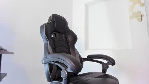 Snapshot of alan_muscle chatting on 01.16.25 Alan online show from 01.16.25