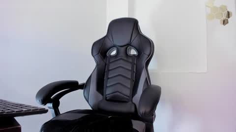 Snapshot of alan_muscle chatting on 01.23.25 Alan online show from 01.23.25