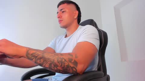 Snapshot of alan_muscle chatting on 02.06.25 Alan online show from 02.06.25