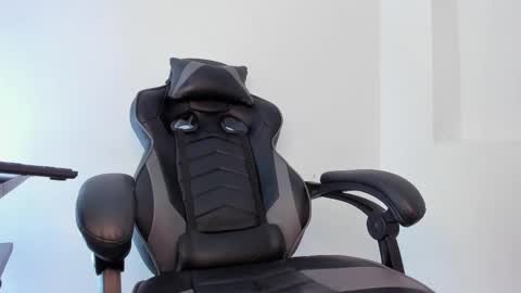 Snapshot of alan_muscle chatting on 02.14.25 Alan online show from 02.14.25