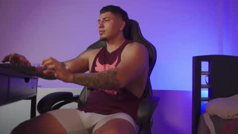 Snapshot of alan_muscle chatting on 11.17.25 Alan online show from 11.17.25