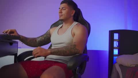 Snapshot of alan_muscle chatting on 11.22.25 Alan online show from 11.22.25