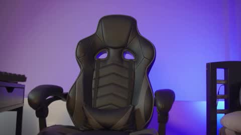 Snapshot of alan_muscle chatting on 12.03.25 Alan online show from 12.03.25