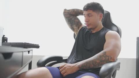 Snapshot of alan_muscle chatting on 03.06.26 Alan online show from 03.06.26