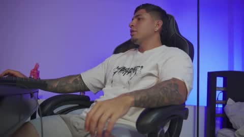 Snapshot of alan_muscle chatting on 03.08.26 Alan online show from 03.08.26