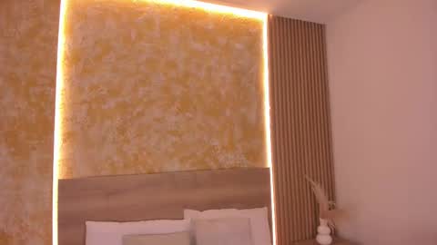 alana_2916 online show from 11.18.25