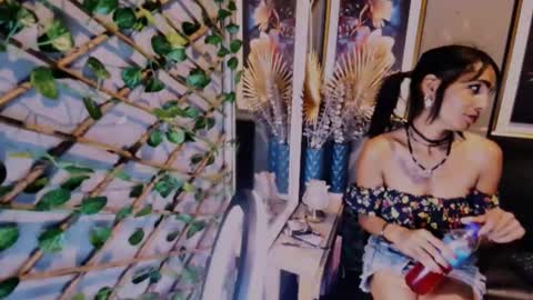 alanadelray online show from 10.24.25