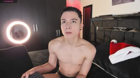 Snapshot of alanblack1 chatting on 12.03.25 alanblack1 online show from 12.03.25