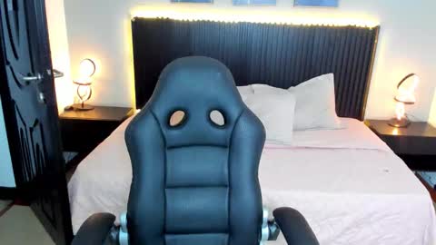 Snapshot of alani_rose_ chatting on 10.29.25 ALANI online show from 10.29.25