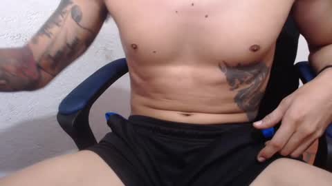 Snapshot of alanmuscle08 chatting on 06.17.26 alanmuscle08 online show from 06.17.26