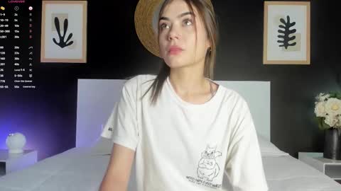 Alanna Cute Russell online show from 10.22.25
