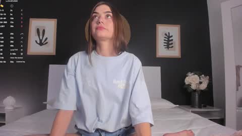 Alanna Cute Russell online show from 10.29.25