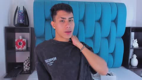 Snapshot of alannaughty_ chatting on 01.04.25 alannaughty_ online show from 01.04.25