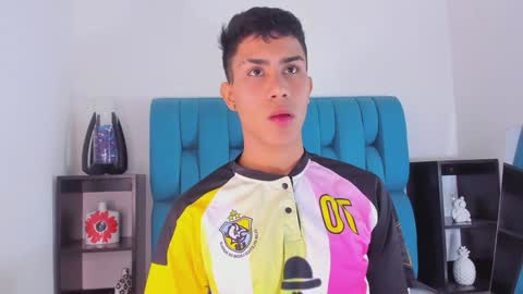 Snapshot of alannaughty_ chatting on 01.05.25 alannaughty_ online show from 01.05.25